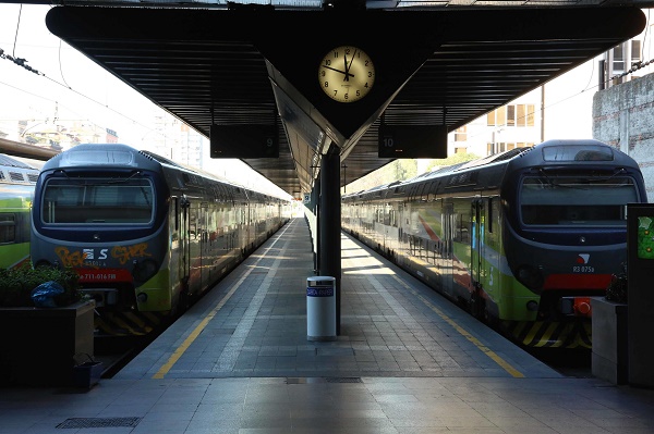 treni alla stazione