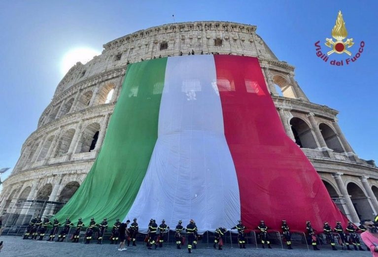 tricolore colosseo