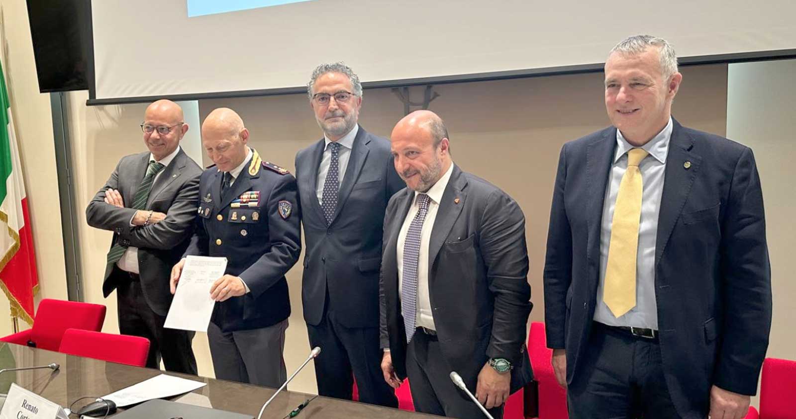 Un momento della firma dell'accordo di Roma