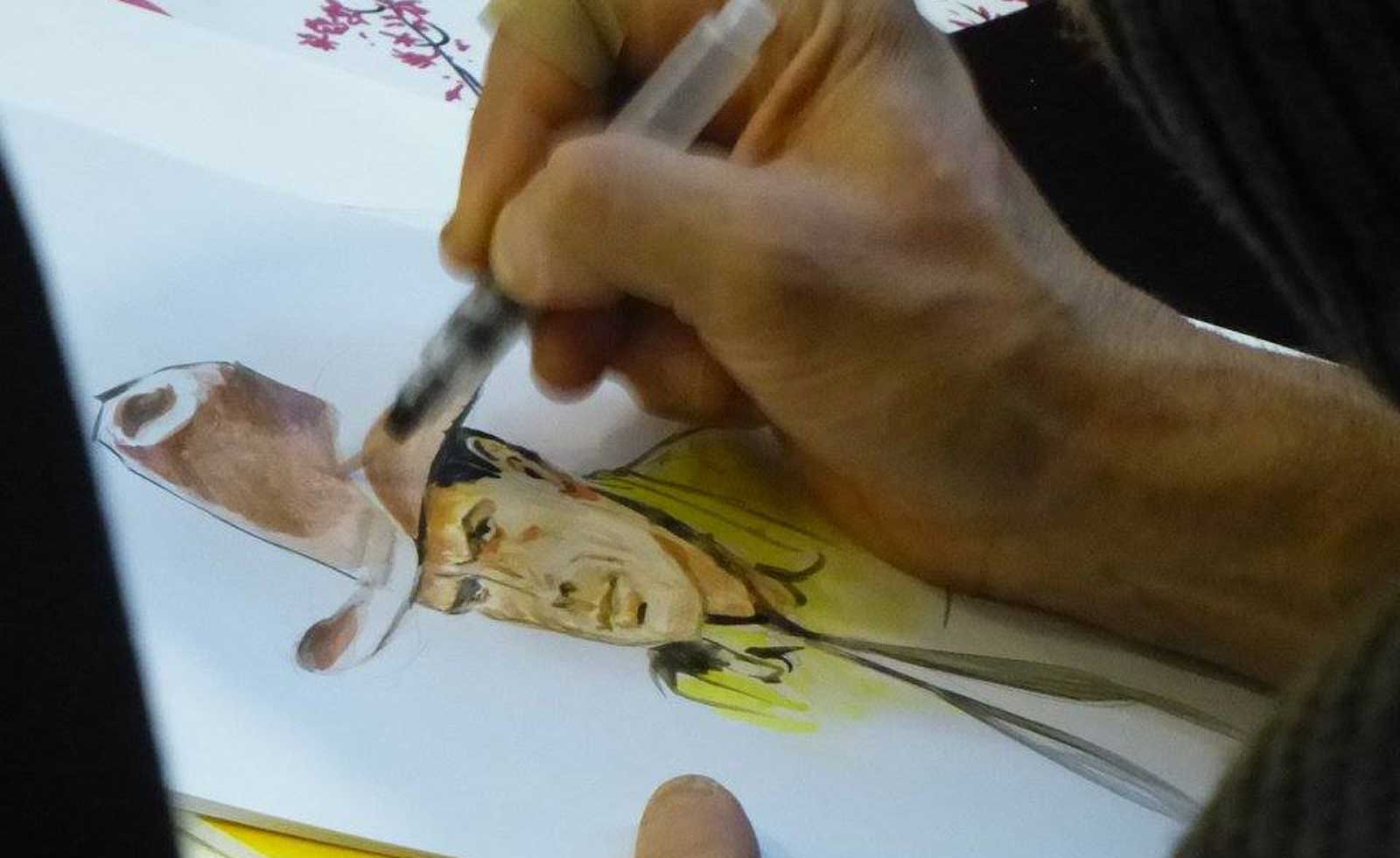 Luca Vannini mentre disegna Tex