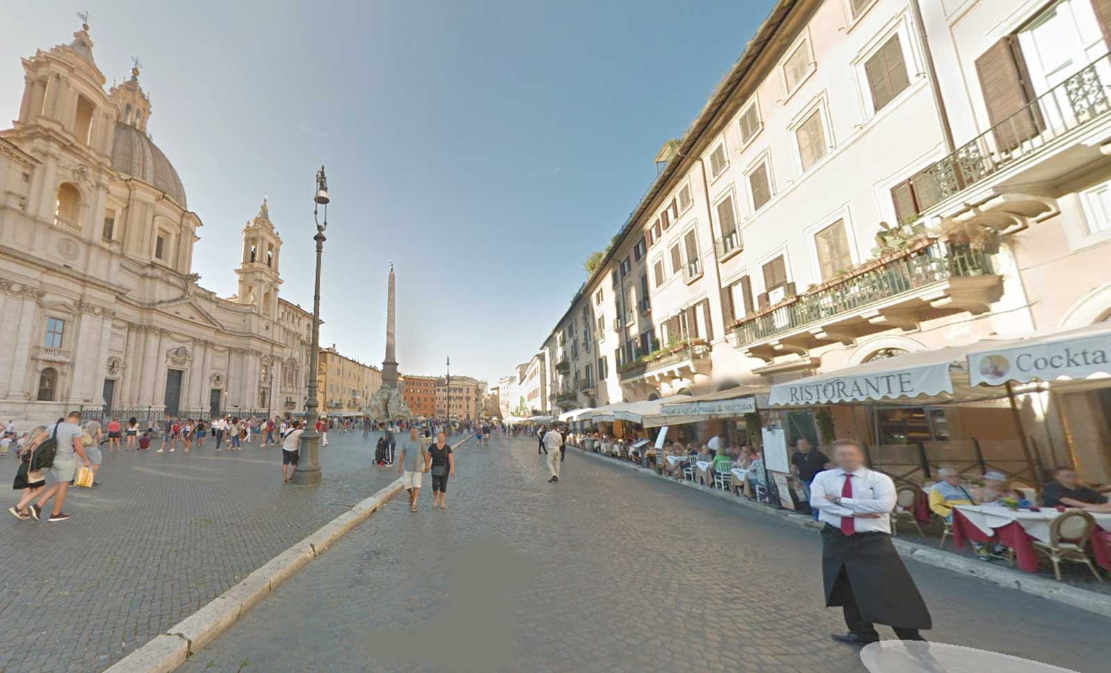 Roma, tavolini all'aperto in piazza Navona.Fotto Google Maps elaborata in 3d con Intelligenza artificiale