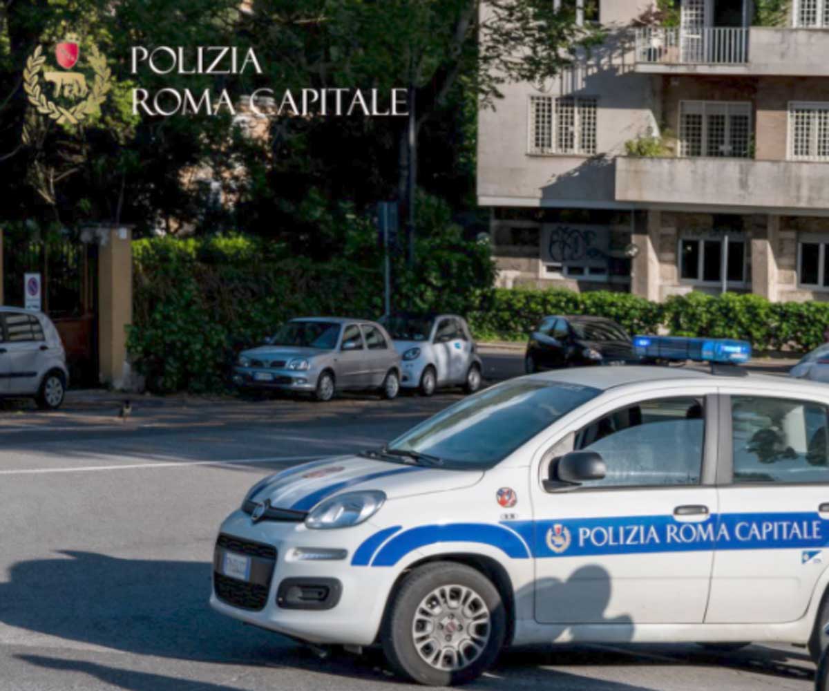 Polizia Locale davanti al V° Municipio di Roma