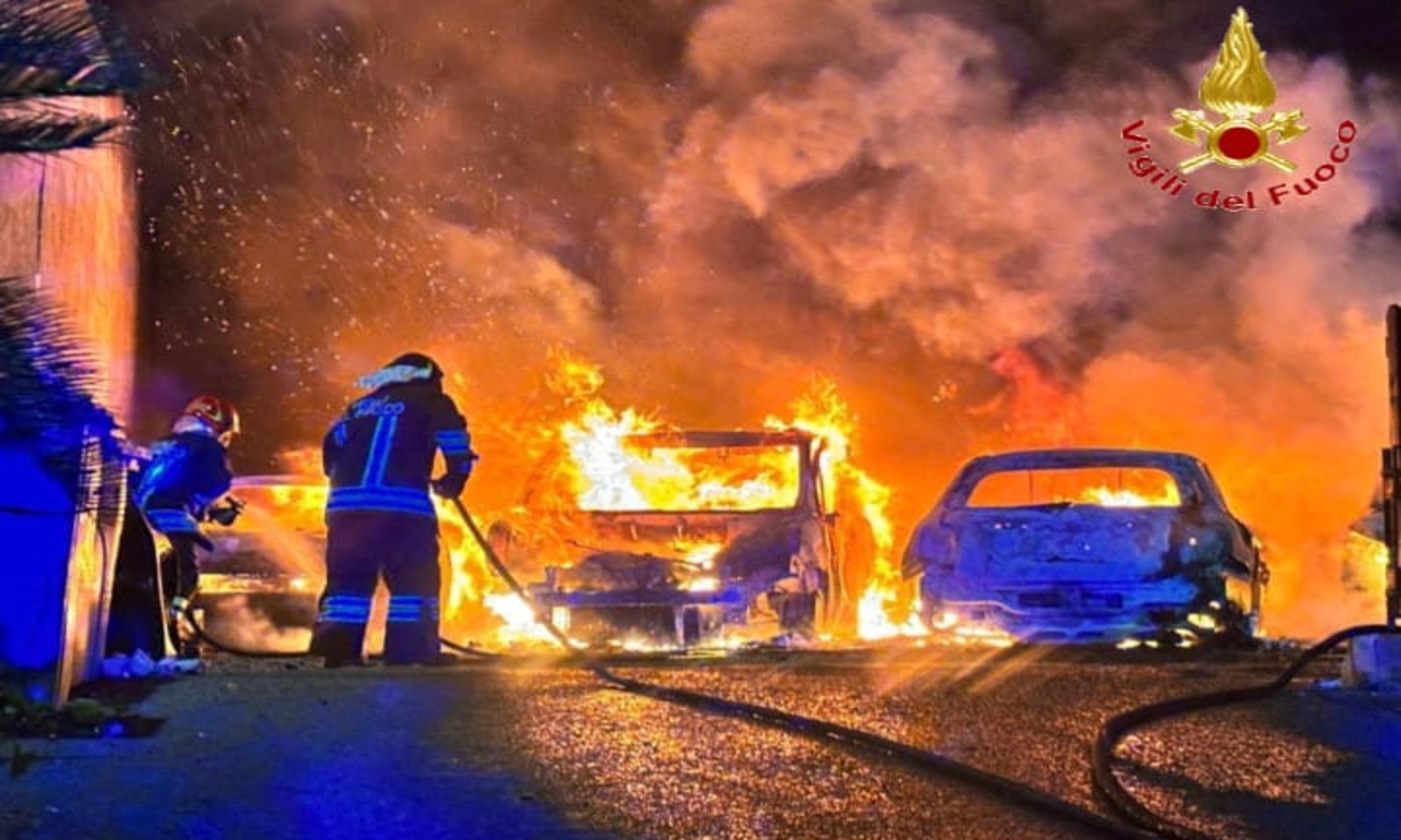 Auto a fuoco a Santa Marinella