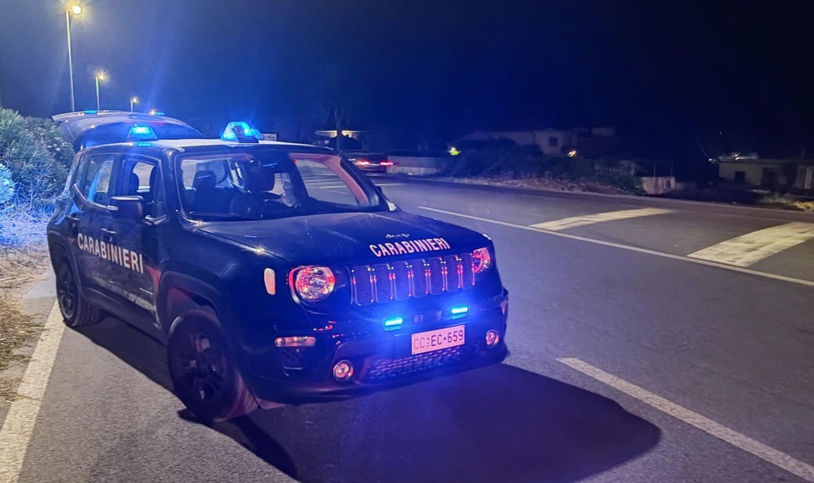 Carabinieri di Anzio di notte prima di arrestare la banda degli pneumatici