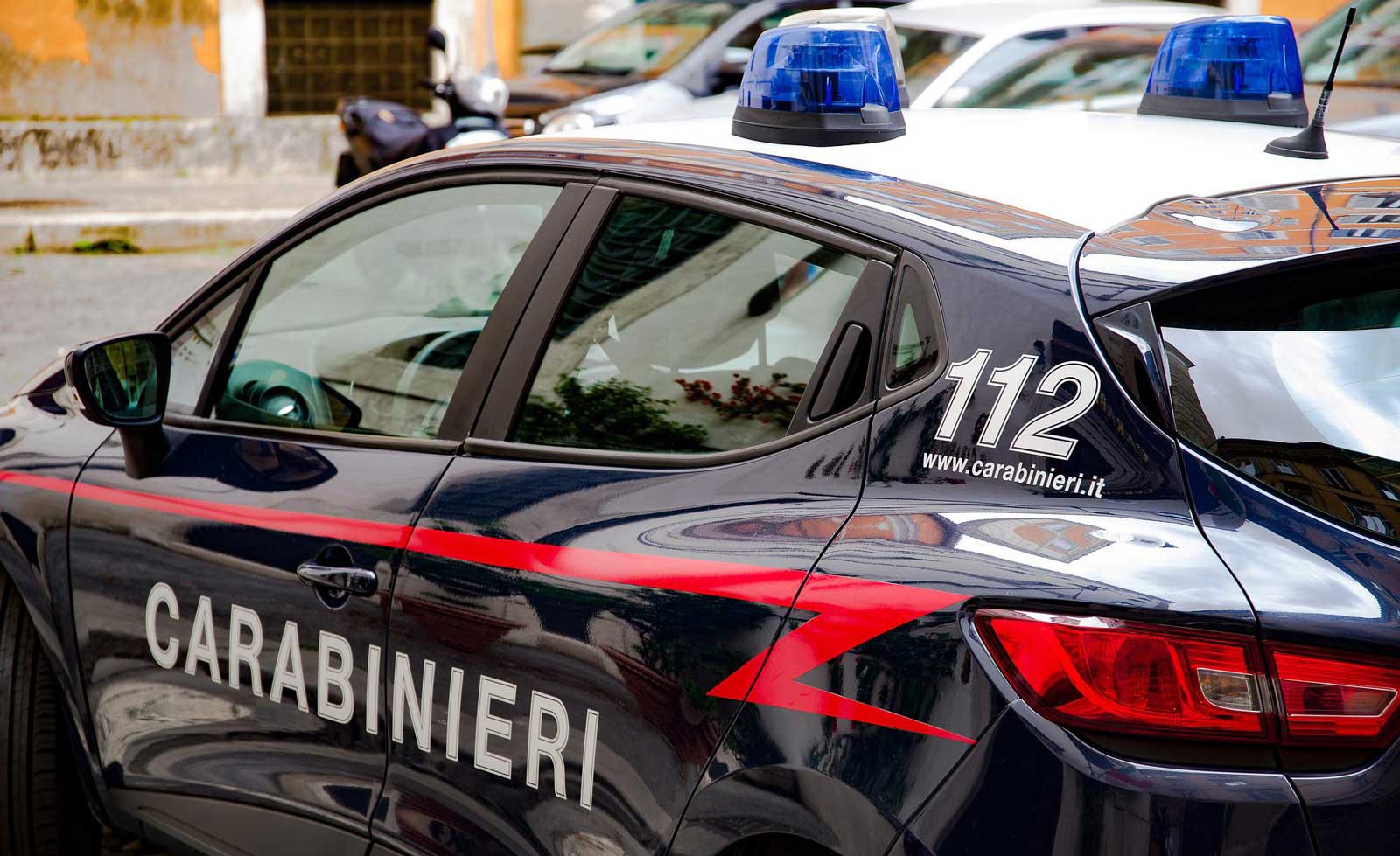 Carabinieri intervenuti per donna trovata morta