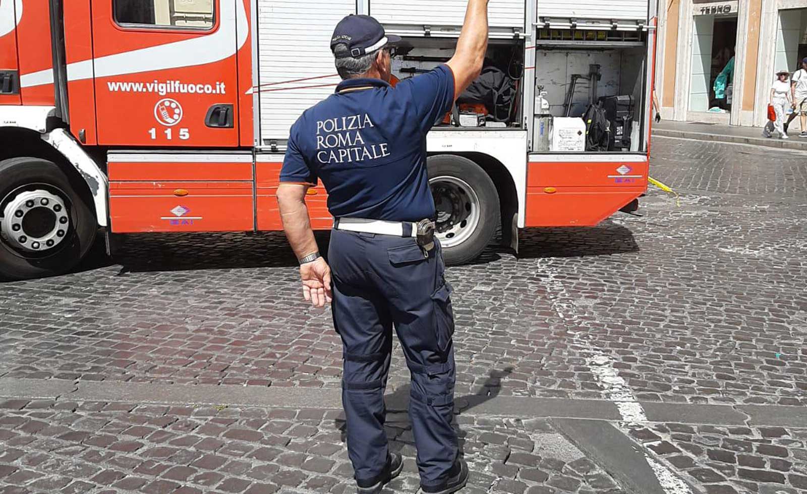 L'incendio in piazza del Parlamento