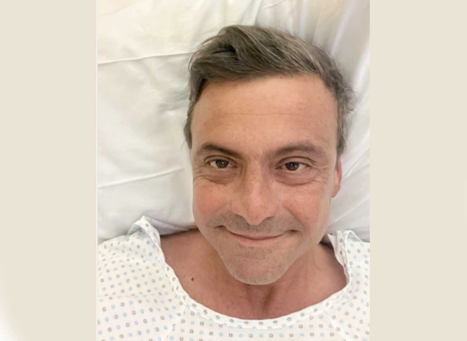 Carlo Calenda, leader del partito Azione, foto dall'ospedale