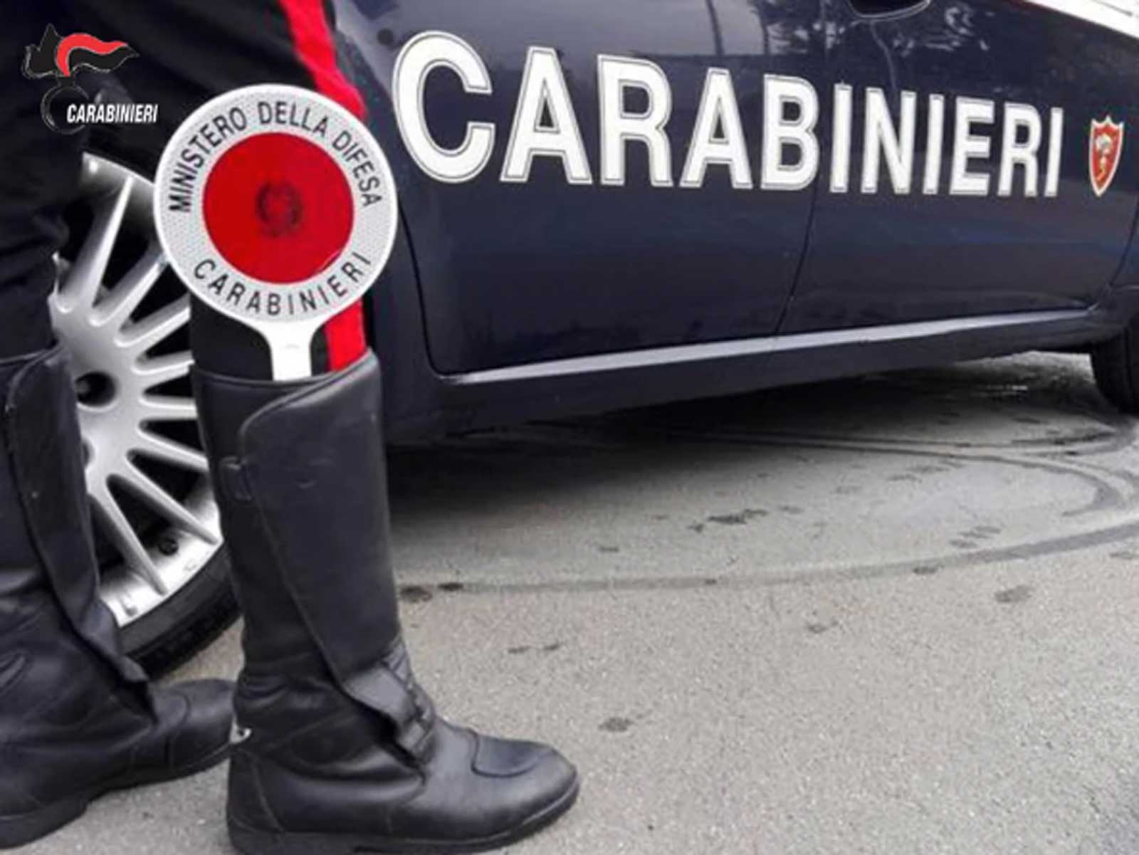 Carabinieri, foto generica di una pattuglia a Guidonia Montecelio