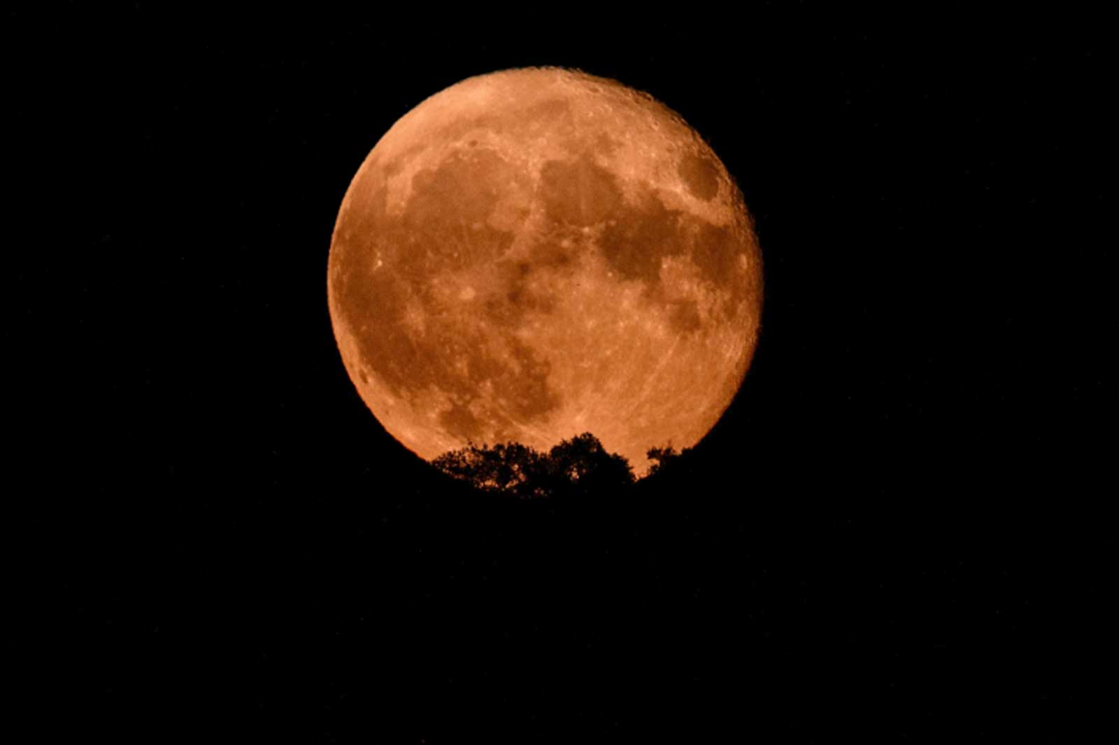 Luna Rossa delle Fragole il 22 giugno in cielo