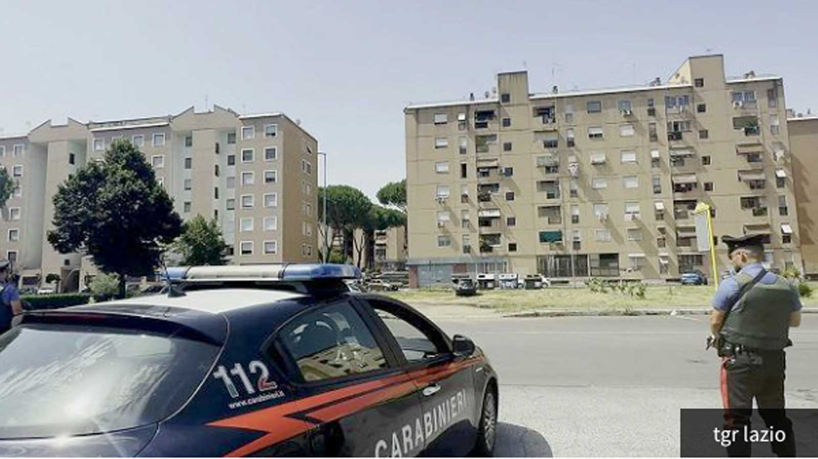 Carabinieri a San Basilio, il quartiere di Roma. Foto TGR Lazio