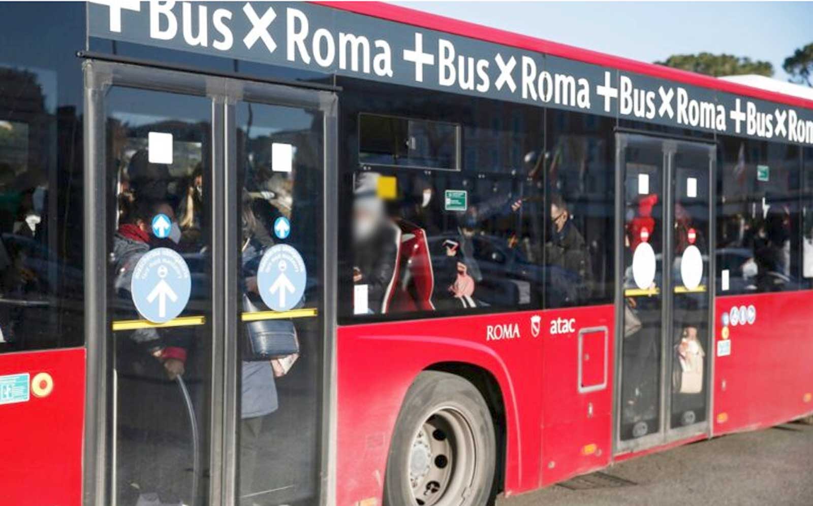 Roma, autobus Atac in servizio nella Capitale, foto generica