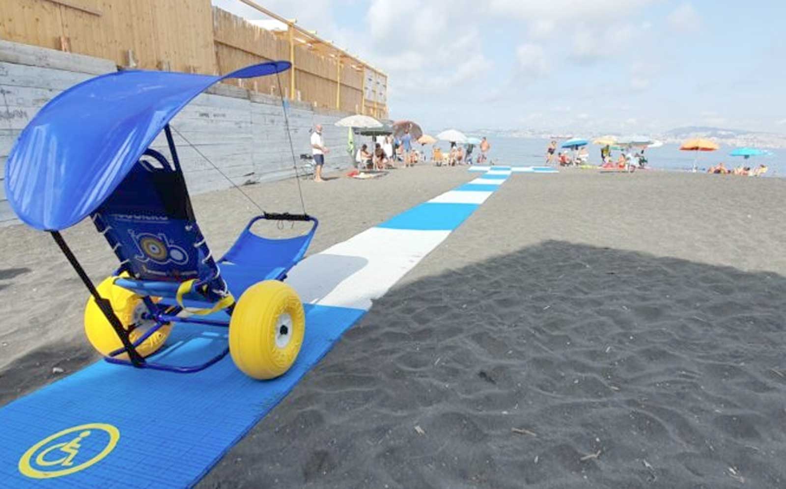 Ardea, una passerella a mare sul lungomare degli Ardeatini