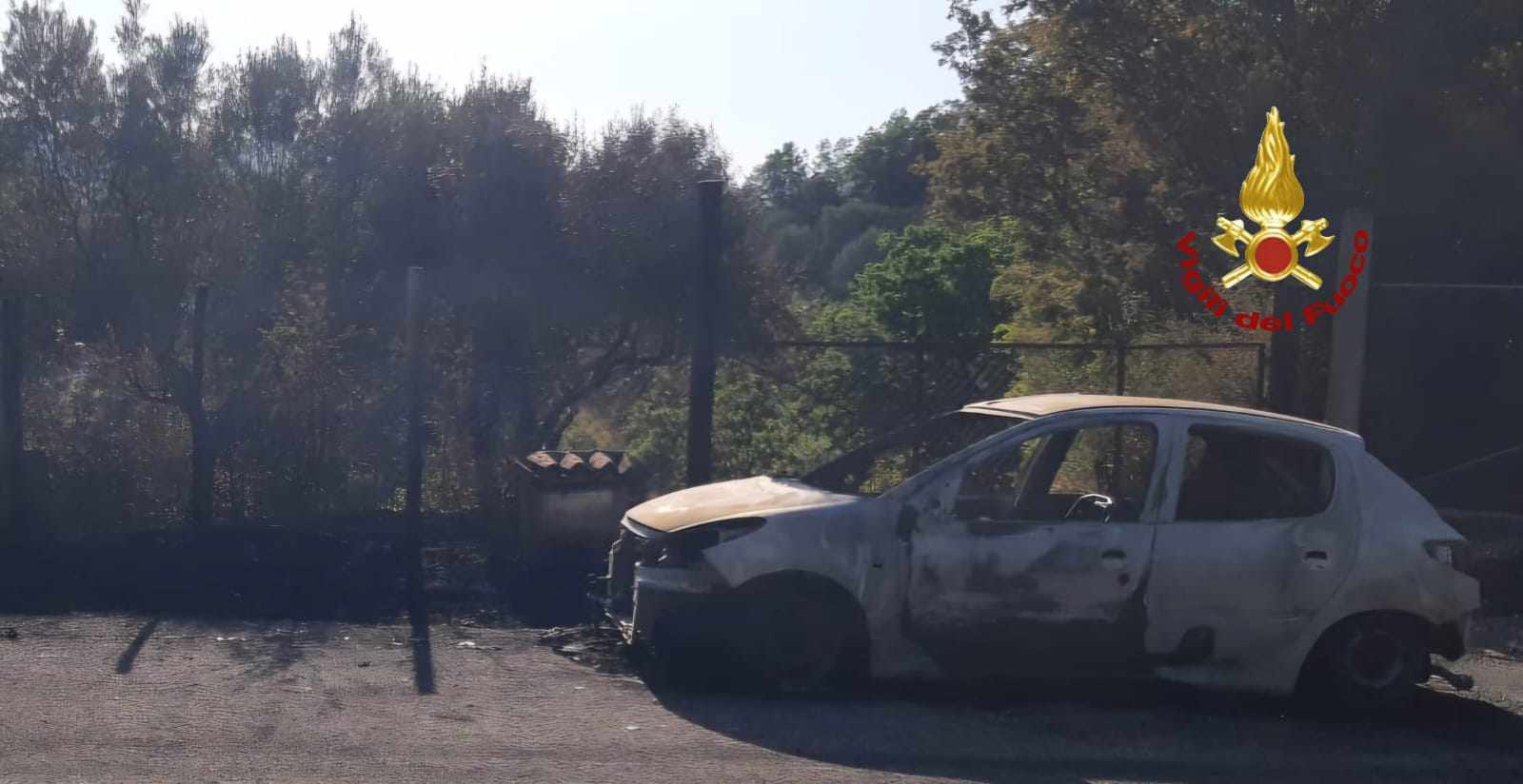 Auto in fiamme a Rieti