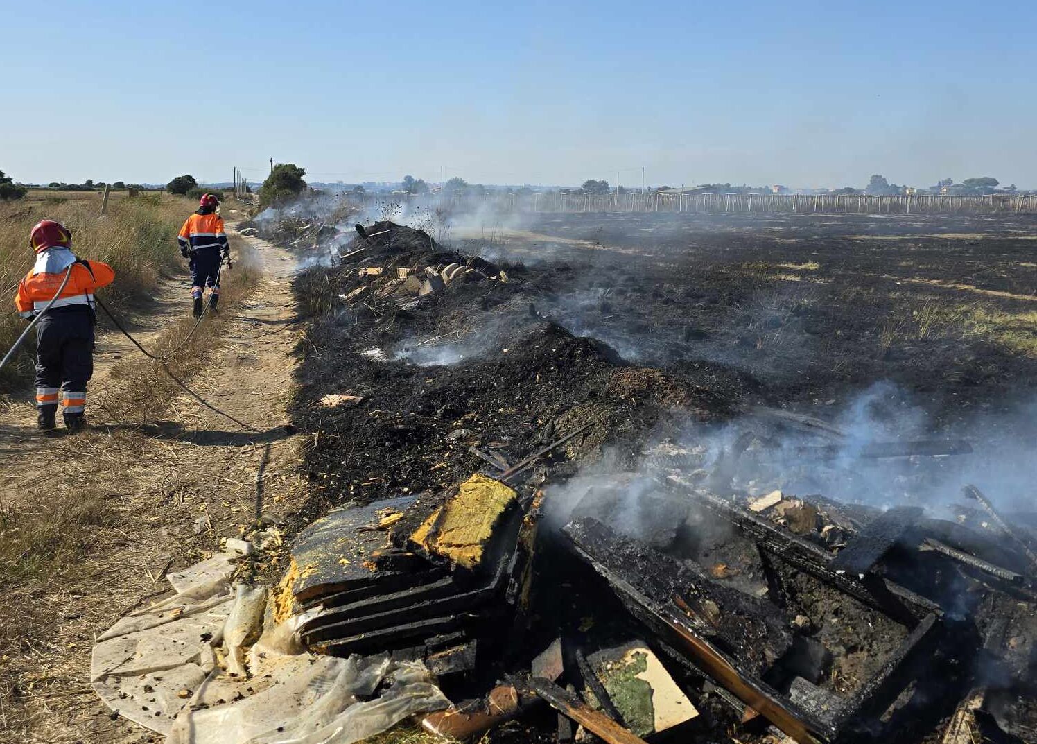 Incendio a via Monti di Santa Lucia ad Ardea