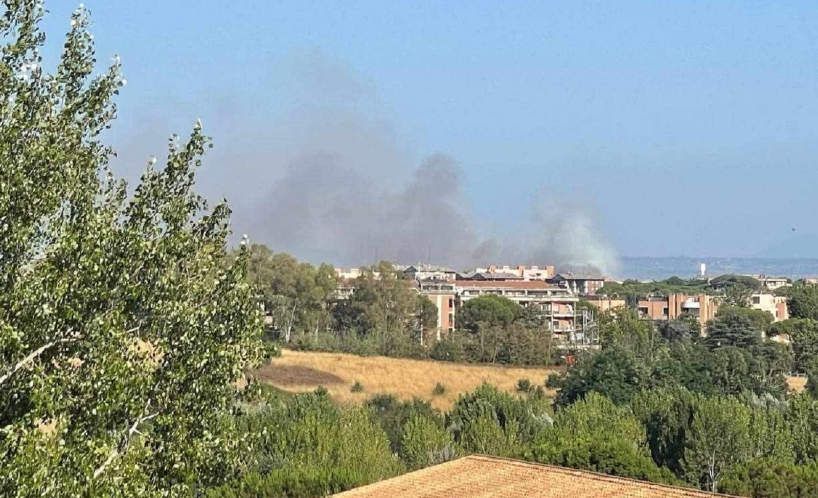 Maxi incendio a San Basilio