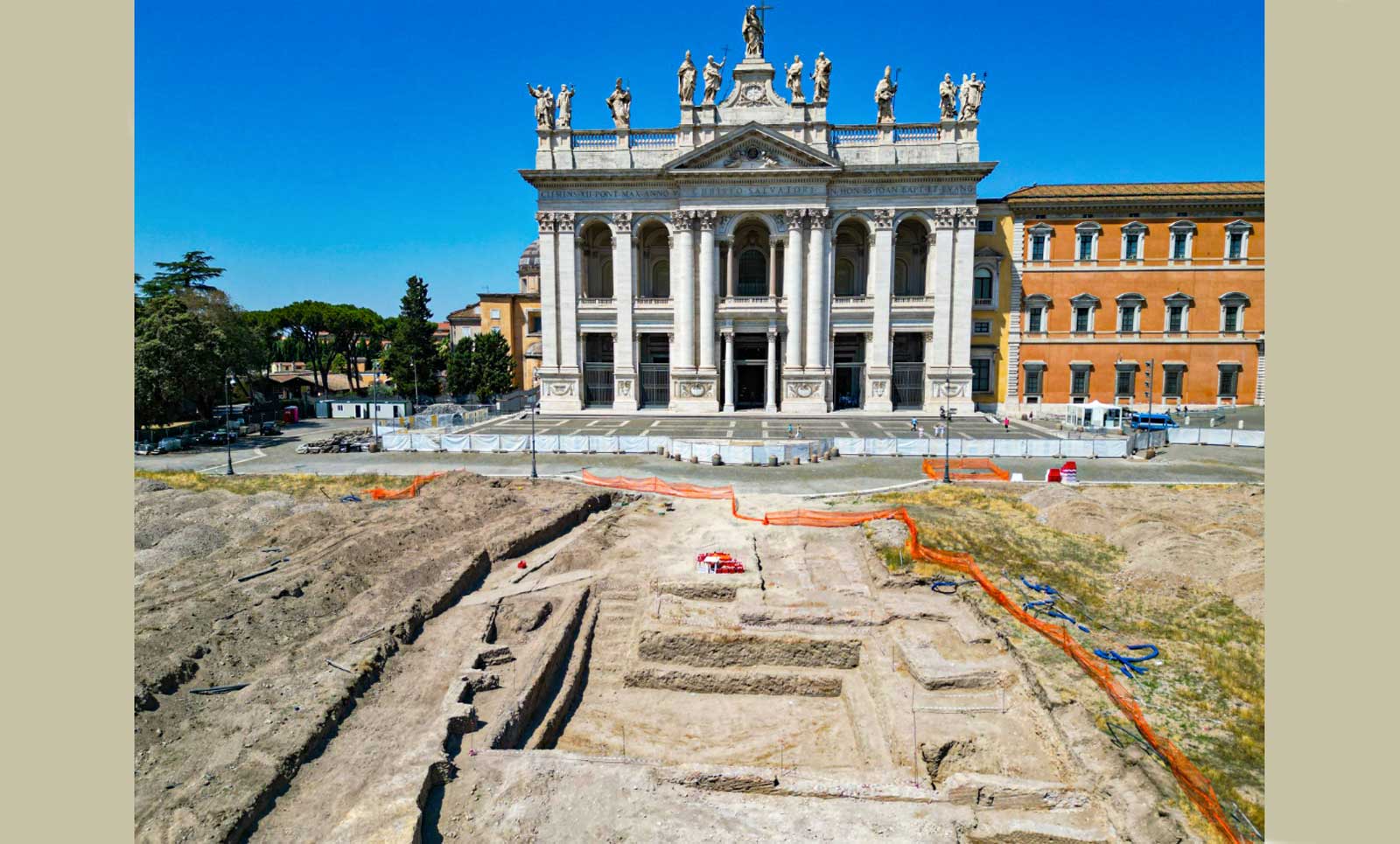 Piazza San Giovanni, a Roma, e il cantiere in vista del Giubileo 2025 per la riqualificazione della piazza