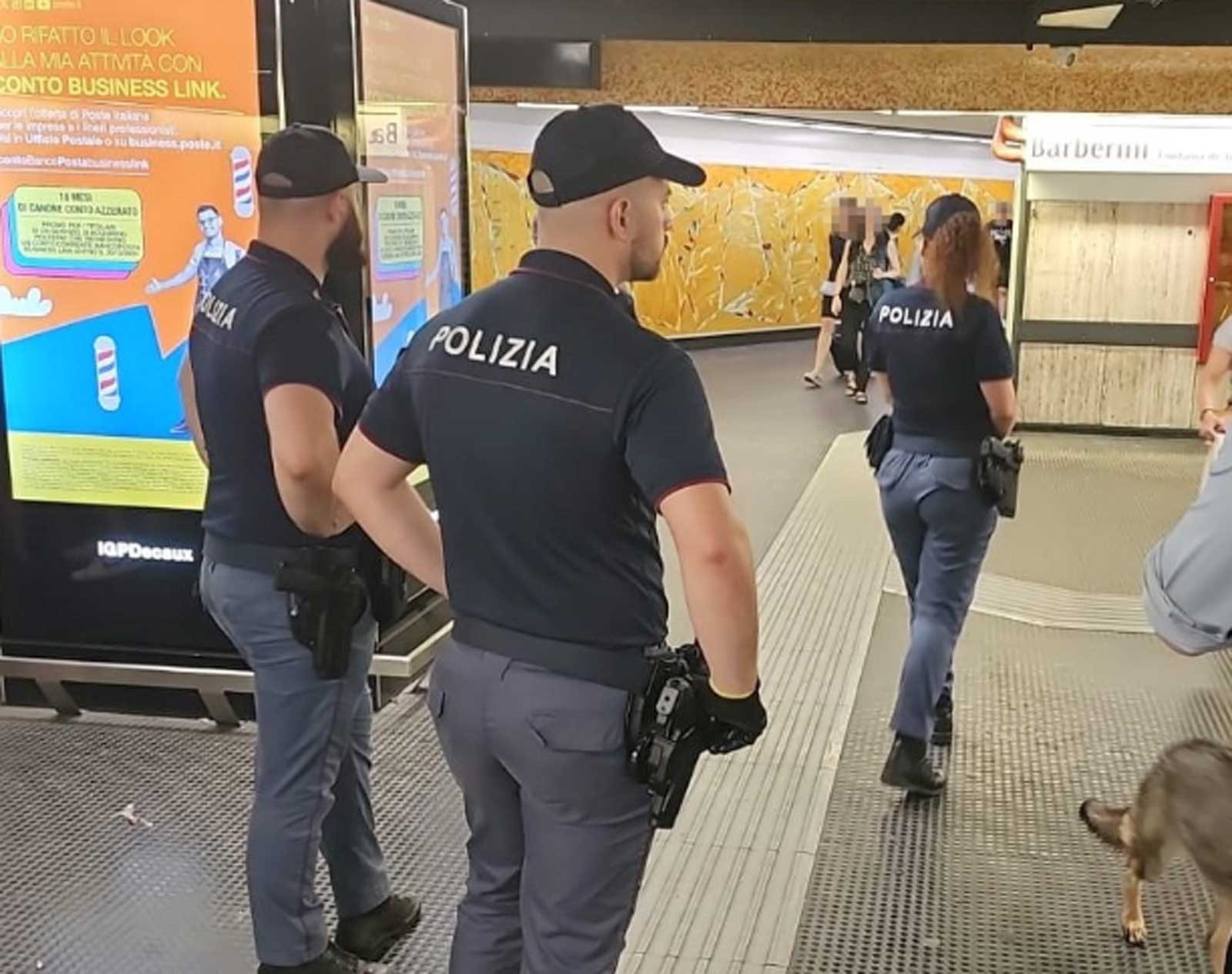 Polizia di Stato in azione nella metropolitana di Roma