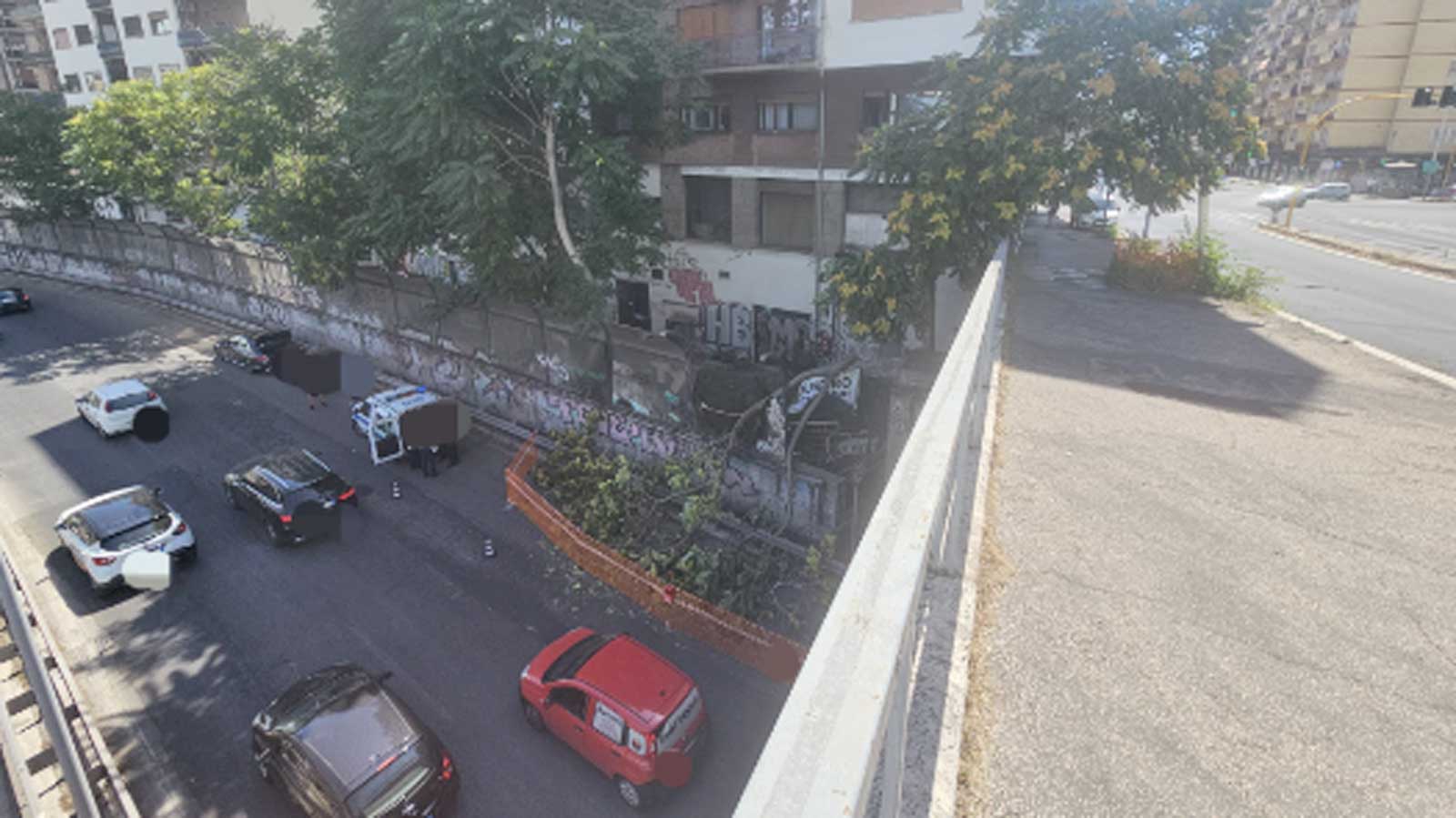 Tangenziale, l'albero caduto a Roma