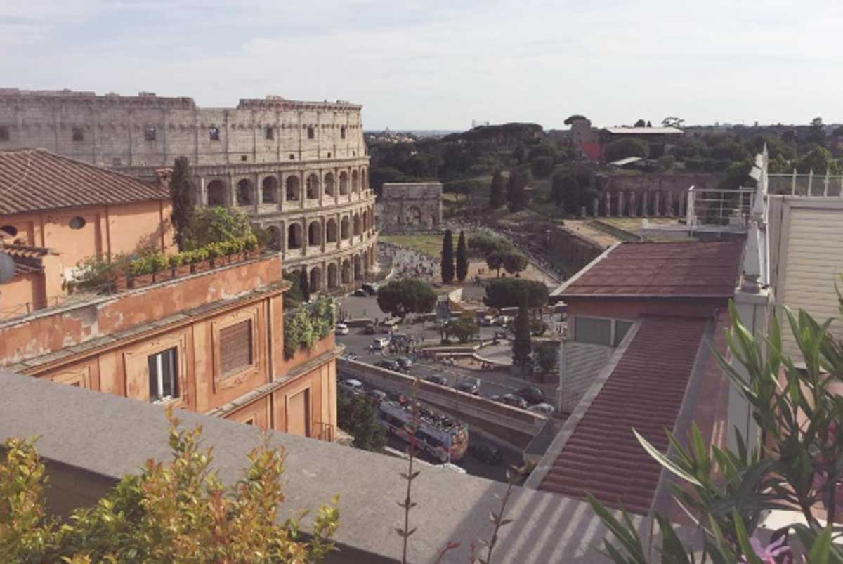 Colosseo e un pezzo del centro storico di Roma