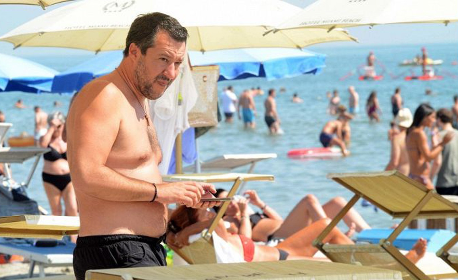 Salvini al mare