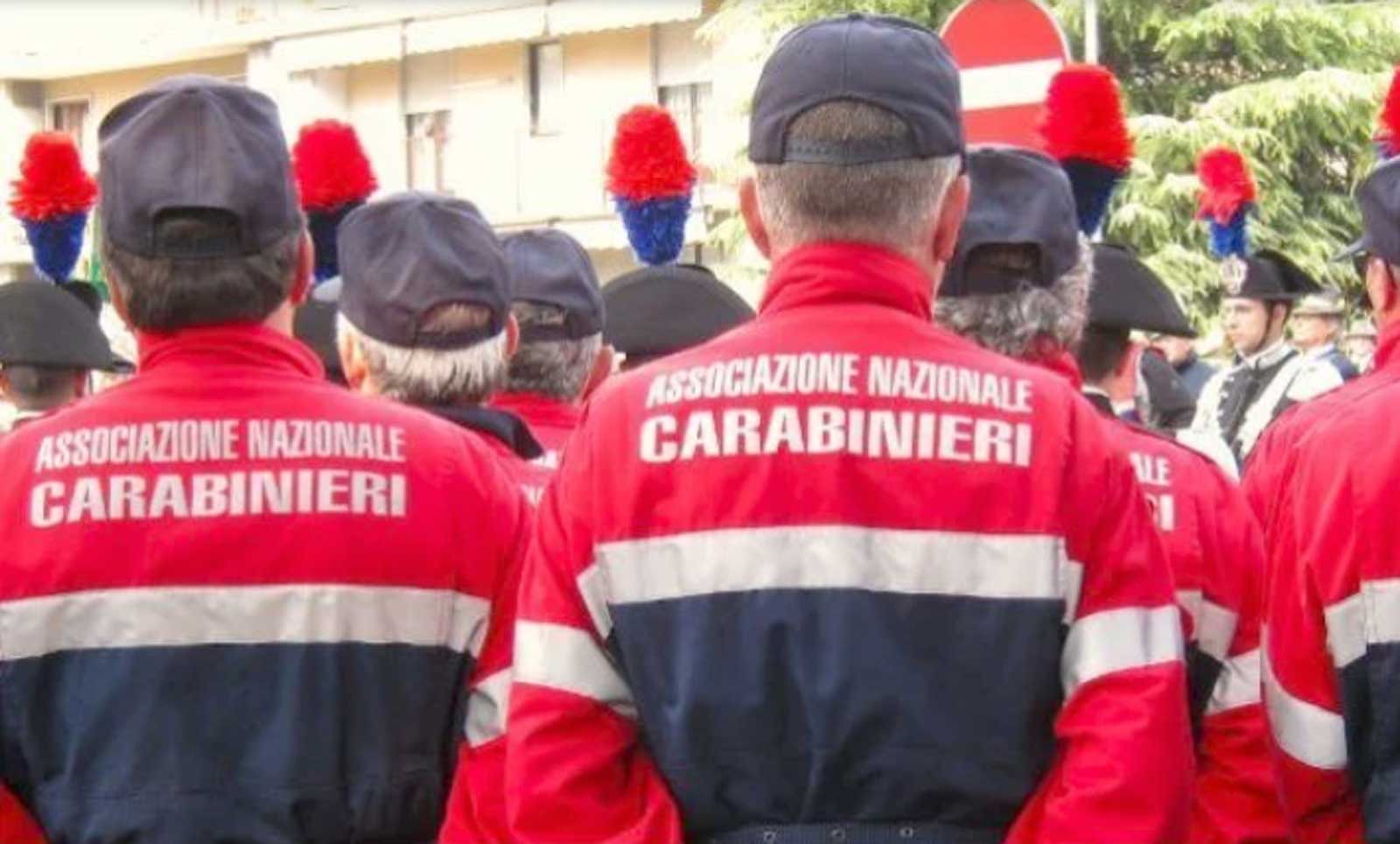 Nettuno, membri dell'Associazione Nazionale carabinieri ad un recente incontro pubblico