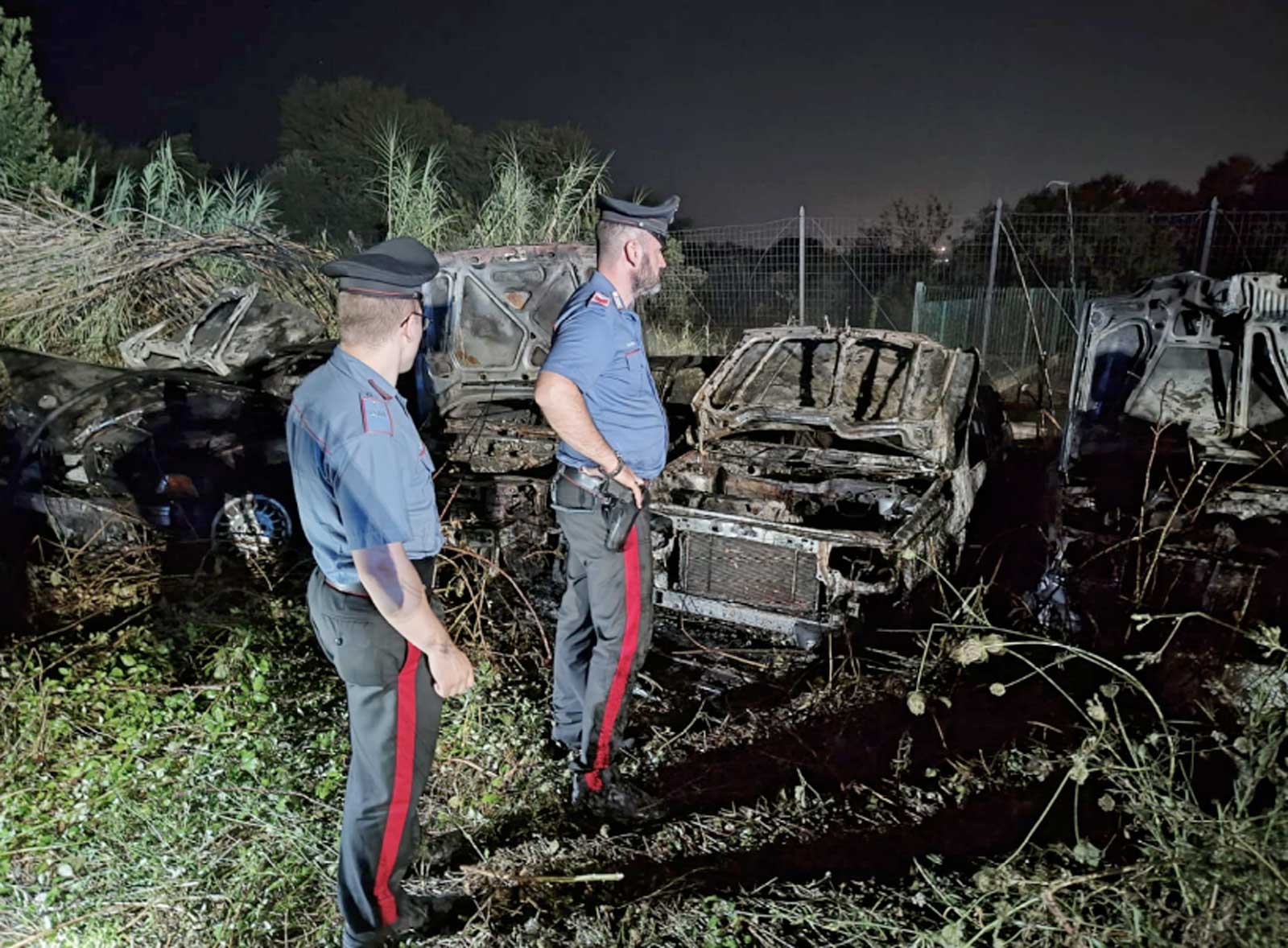 Il deposito di Formia, andato in fiamme, con le 8 auto