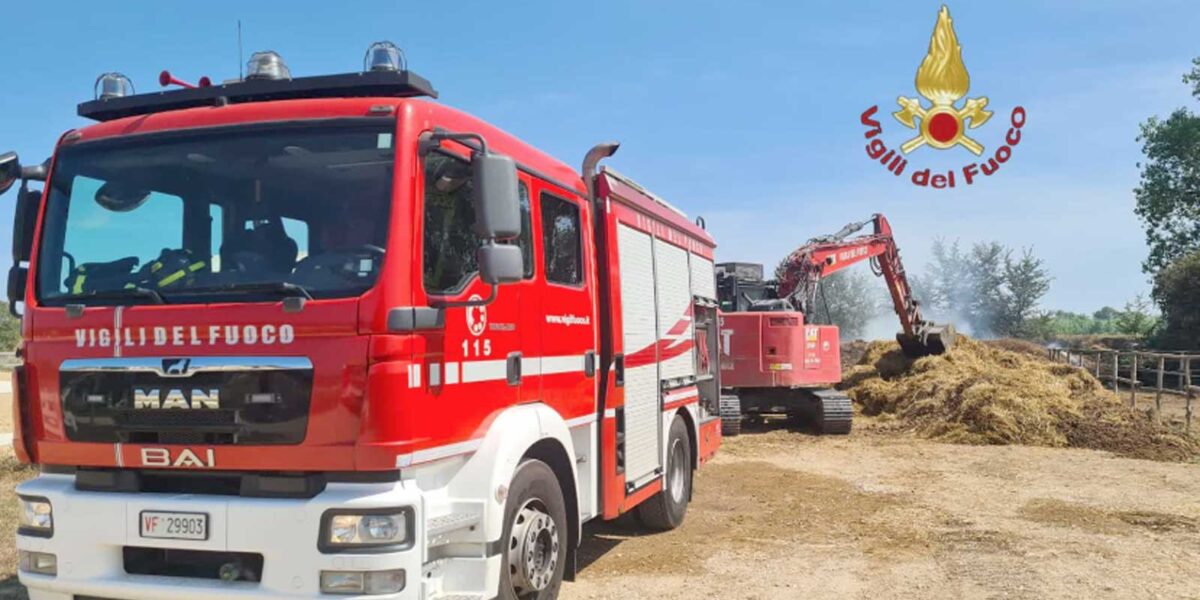 Vigili del Fuoco a Fiumicino, alla scuola di equitazione