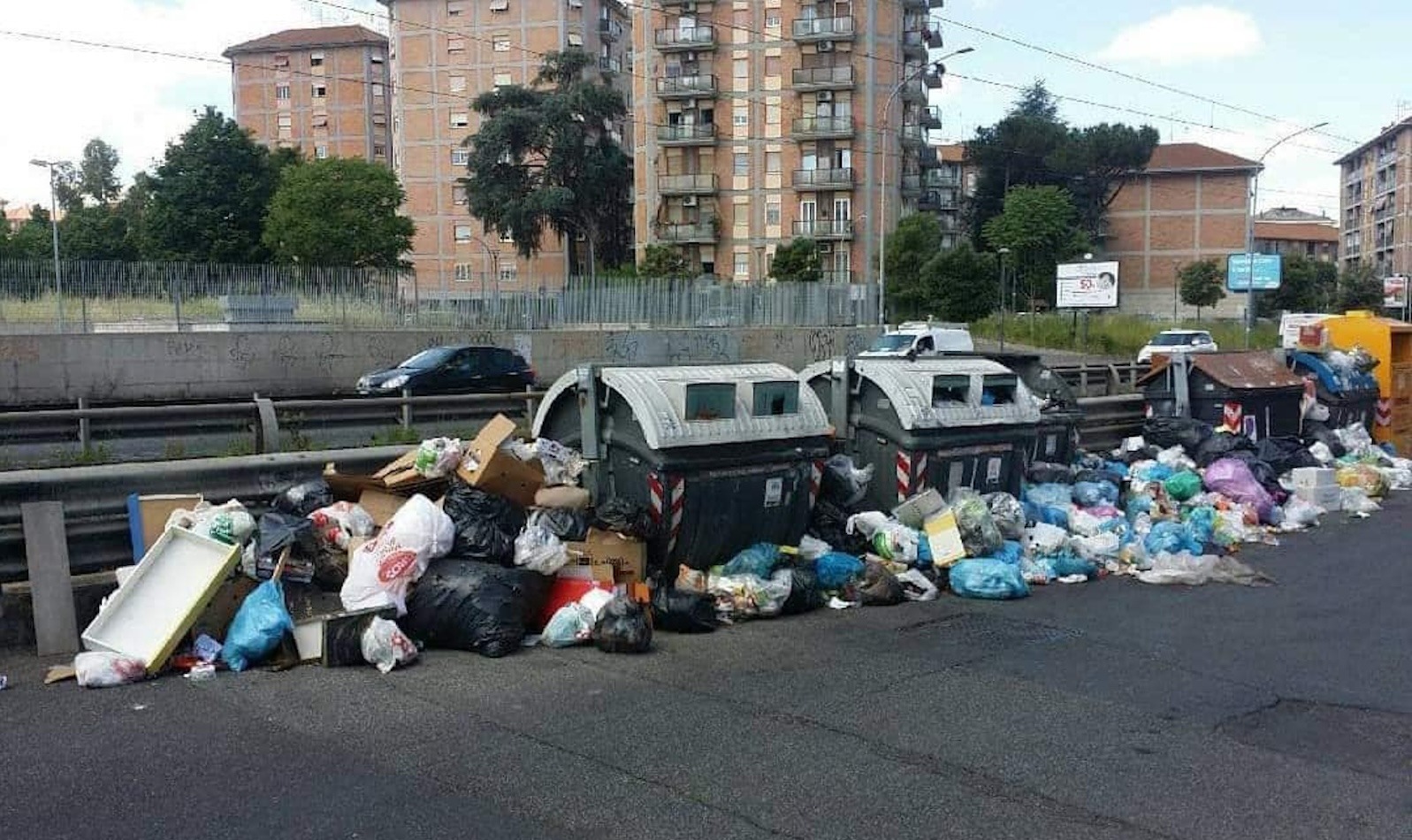 Rifiuti Roma via Casilina