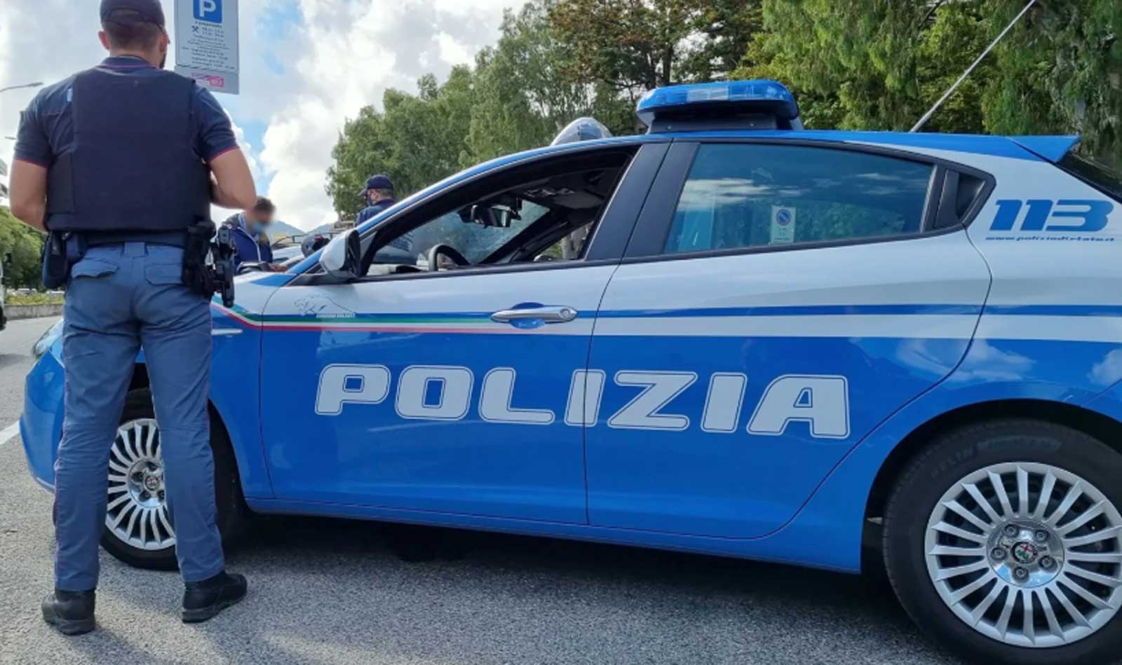 Un auto della Polizia di Stato a Roma