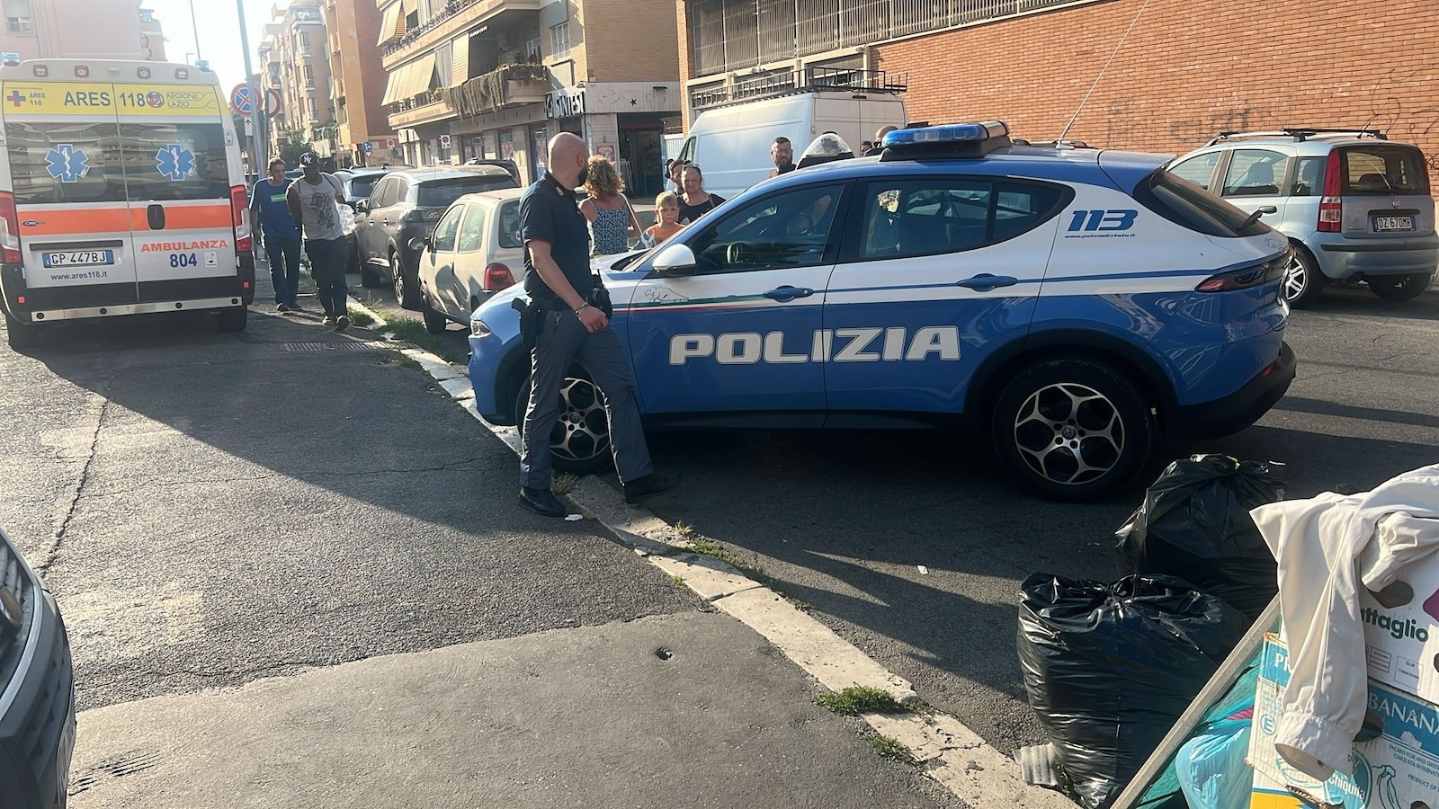 ambulanza e polizia via Orazio dello sbirro