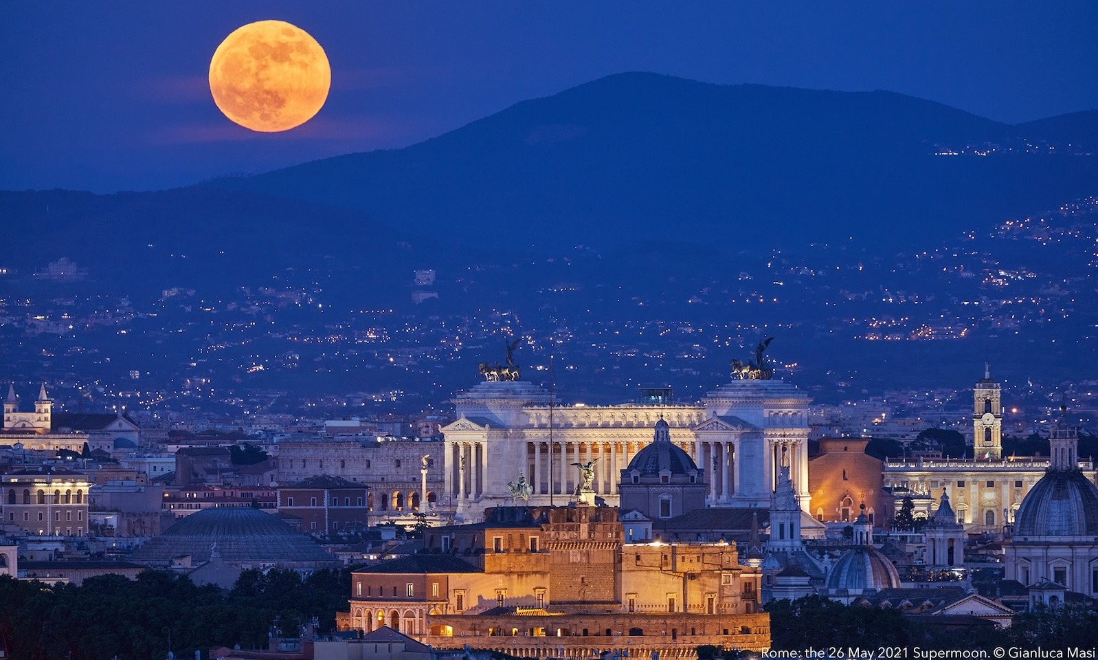 super luna blu a Roma