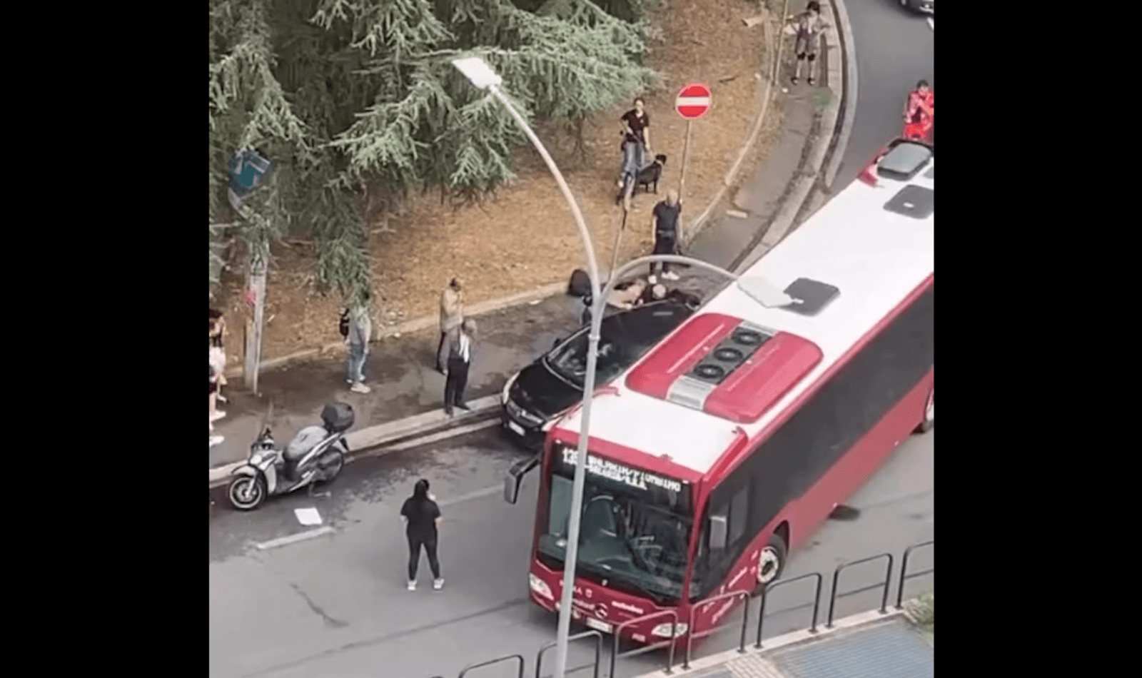 Bus bloccato a Roma