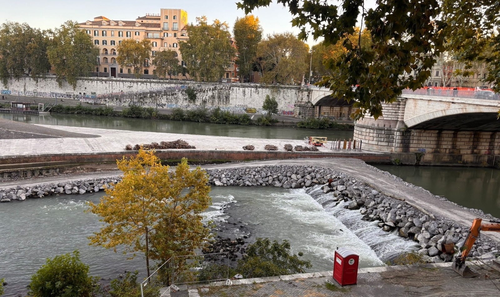 Diga nel Tevere a Roma all'altezza dell'Isola Tiberina