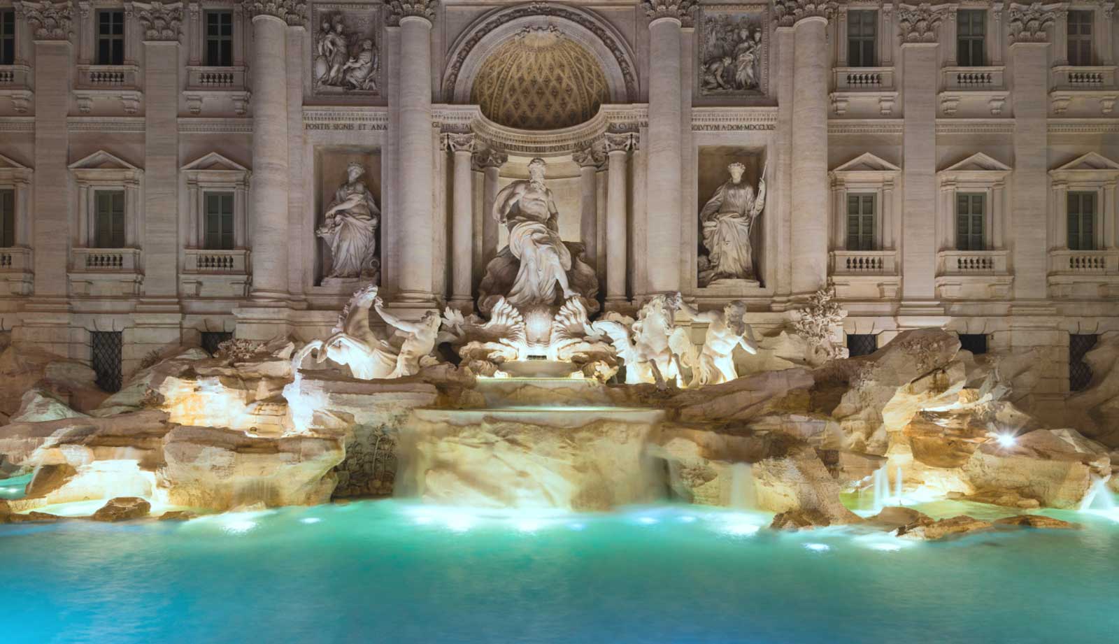 La celebre Fontana di Trevi di Roma, uno dei monumenti simbolo della capitale nel mondo