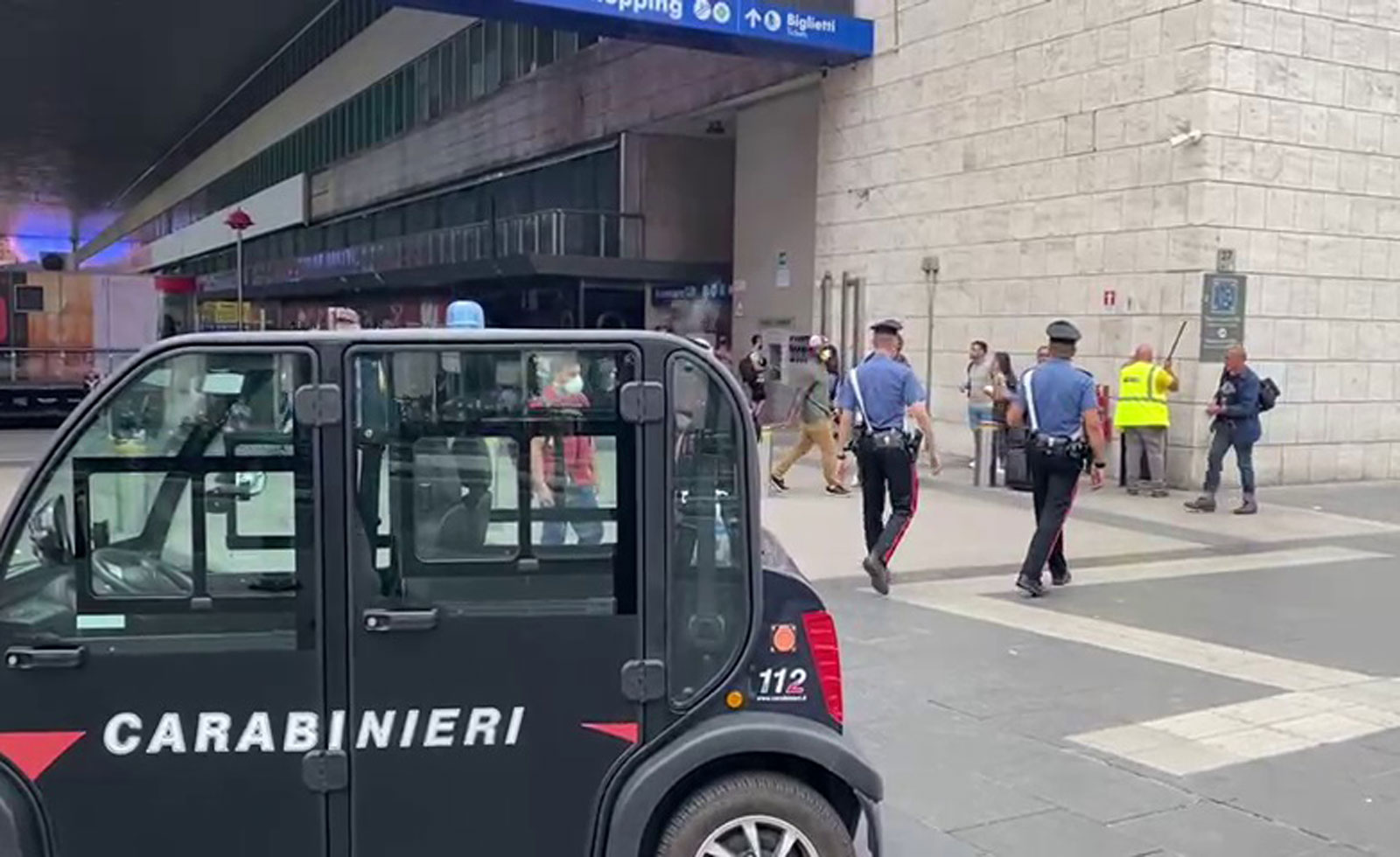 I controlli dei Carabinieri a Termini