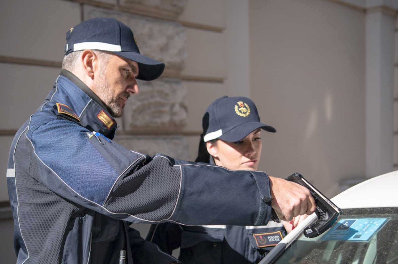 Roma, Polizia Locale al lavoro in zona Prati, piazza Mazzini