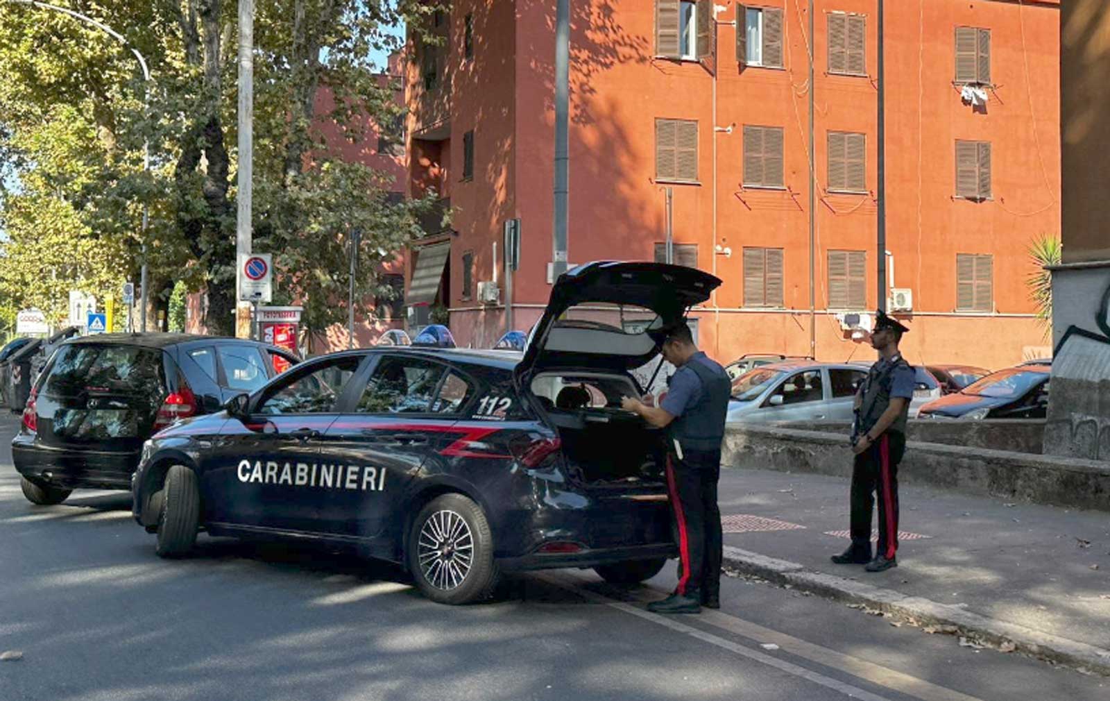 Carabinieri in azione a Roma, quartiere Quarticciolo