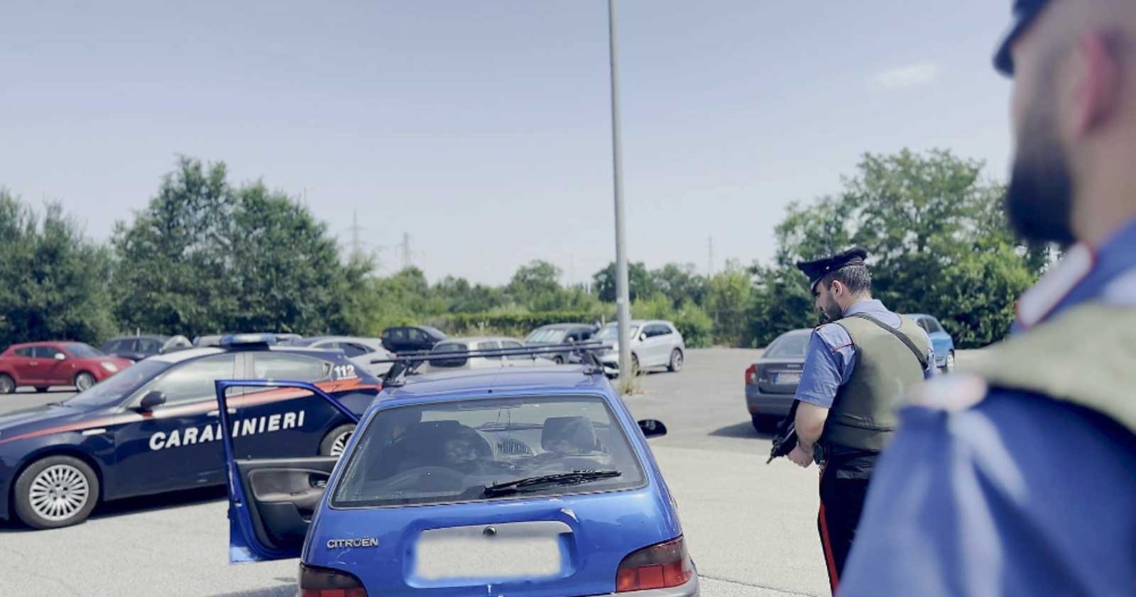 Carabinieri a Fiumicino, fuori il Leroy Merlin