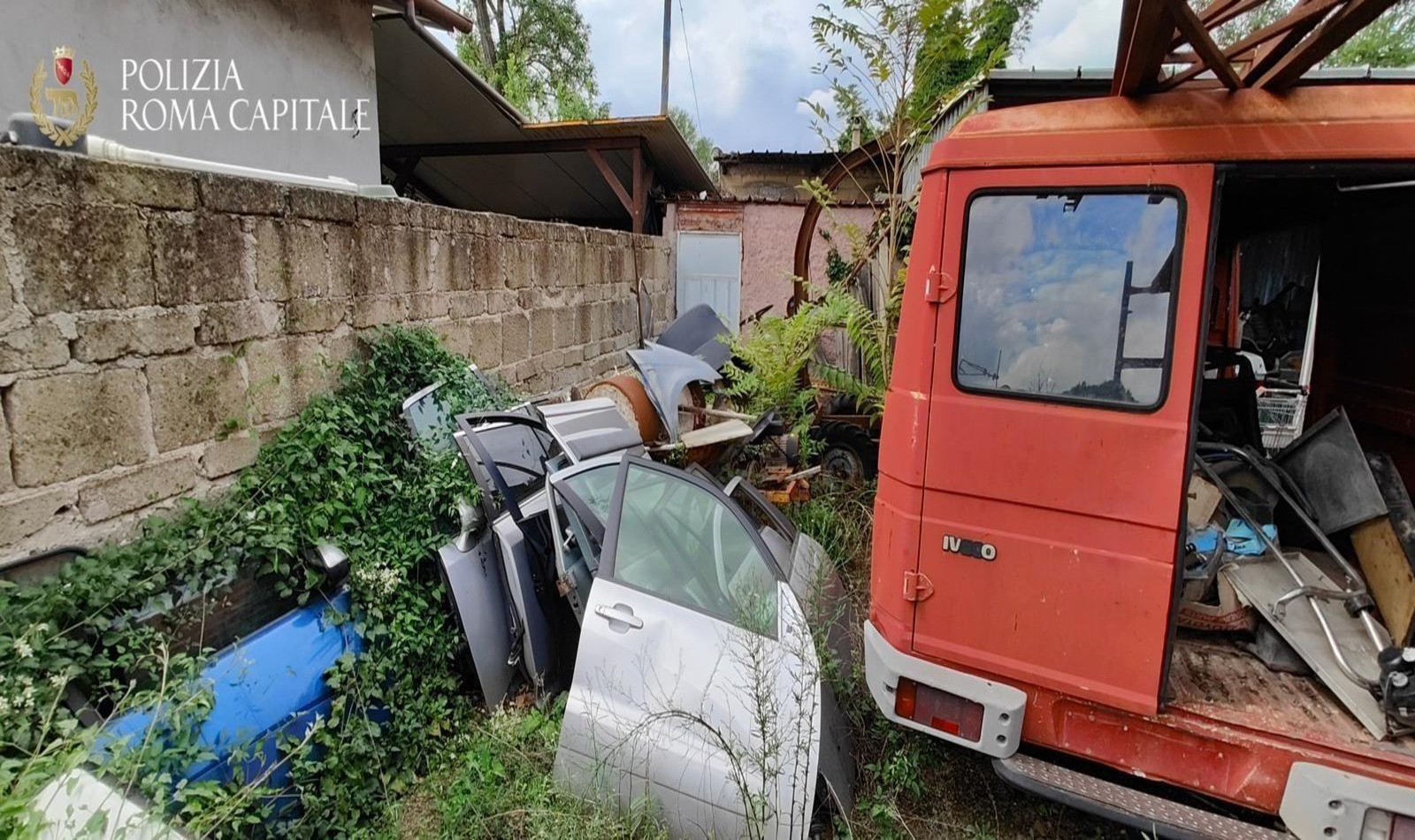 Discarica abusiva in zona Flaminia a Roma