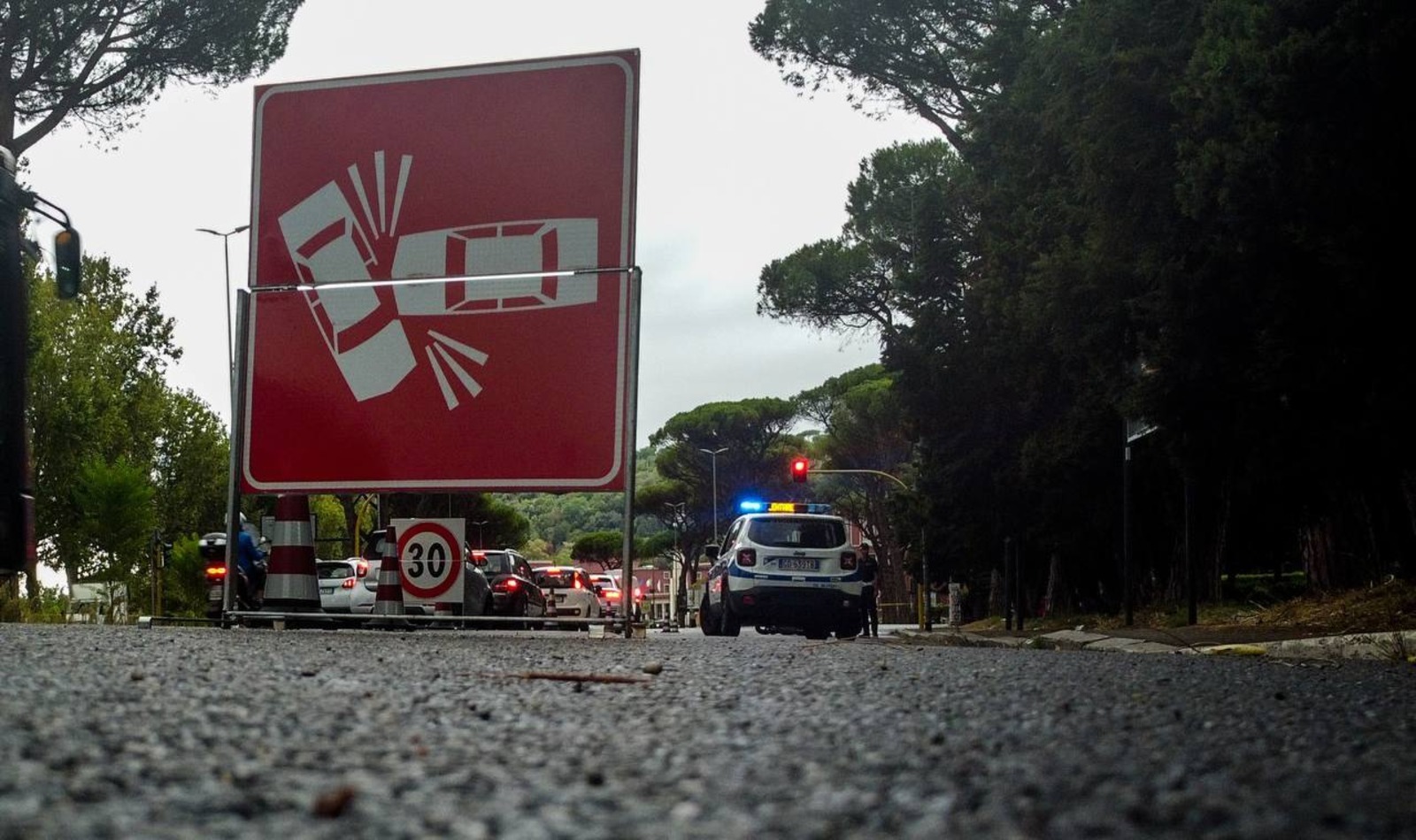 Incidente tra auto e moto a Roma