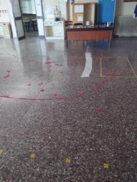 Vandali nella scuola Pablo Neruda di via Ascrea a Sant’Andrea di Roma