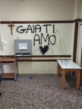 Vandali nella scuola Pablo Neruda di via Ascrea a Sant’Andrea di Roma