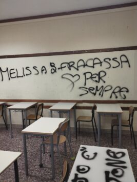 Vandali nella scuola Pablo Neruda di via Ascrea a Sant’Andrea di Roma