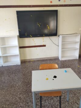 Vandali nella scuola Pablo Neruda di via Ascrea a Sant’Andrea di Roma