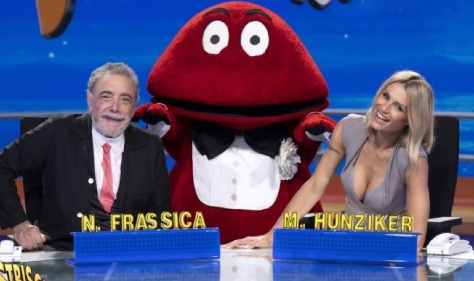 Striscia la notizia con Nino Frassica e Michelle Hunziker