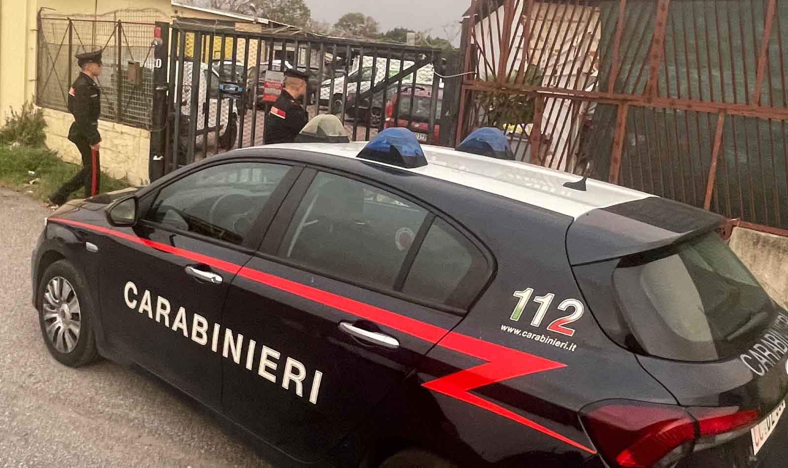 Carabinieri in azione carrozzeria rifiuti pericolosi