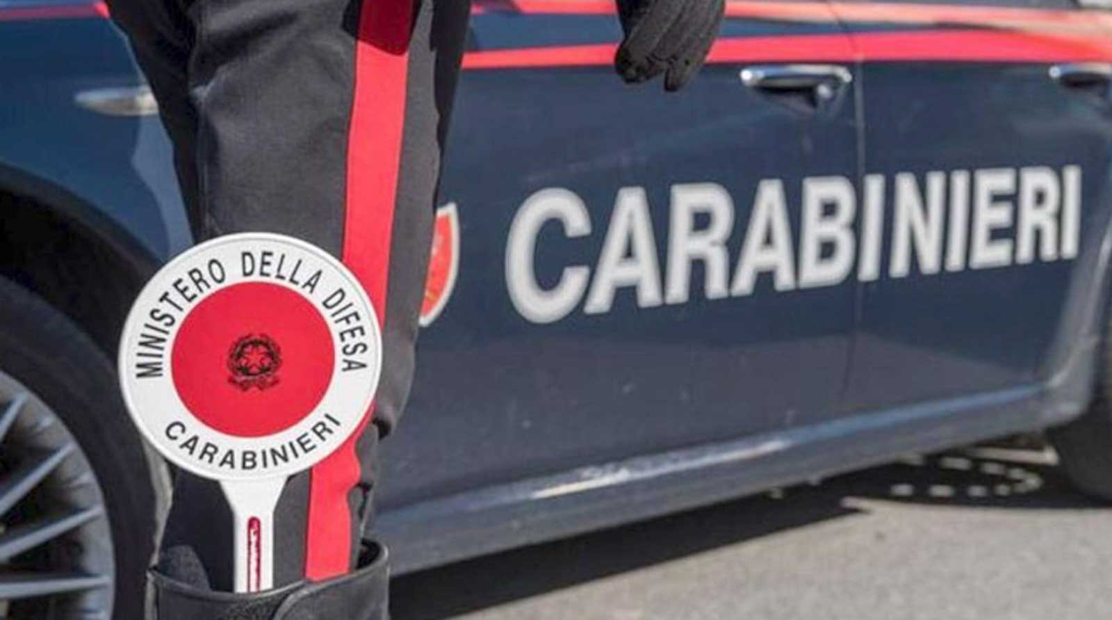 carabinieri in azione alla stazione di Ostia