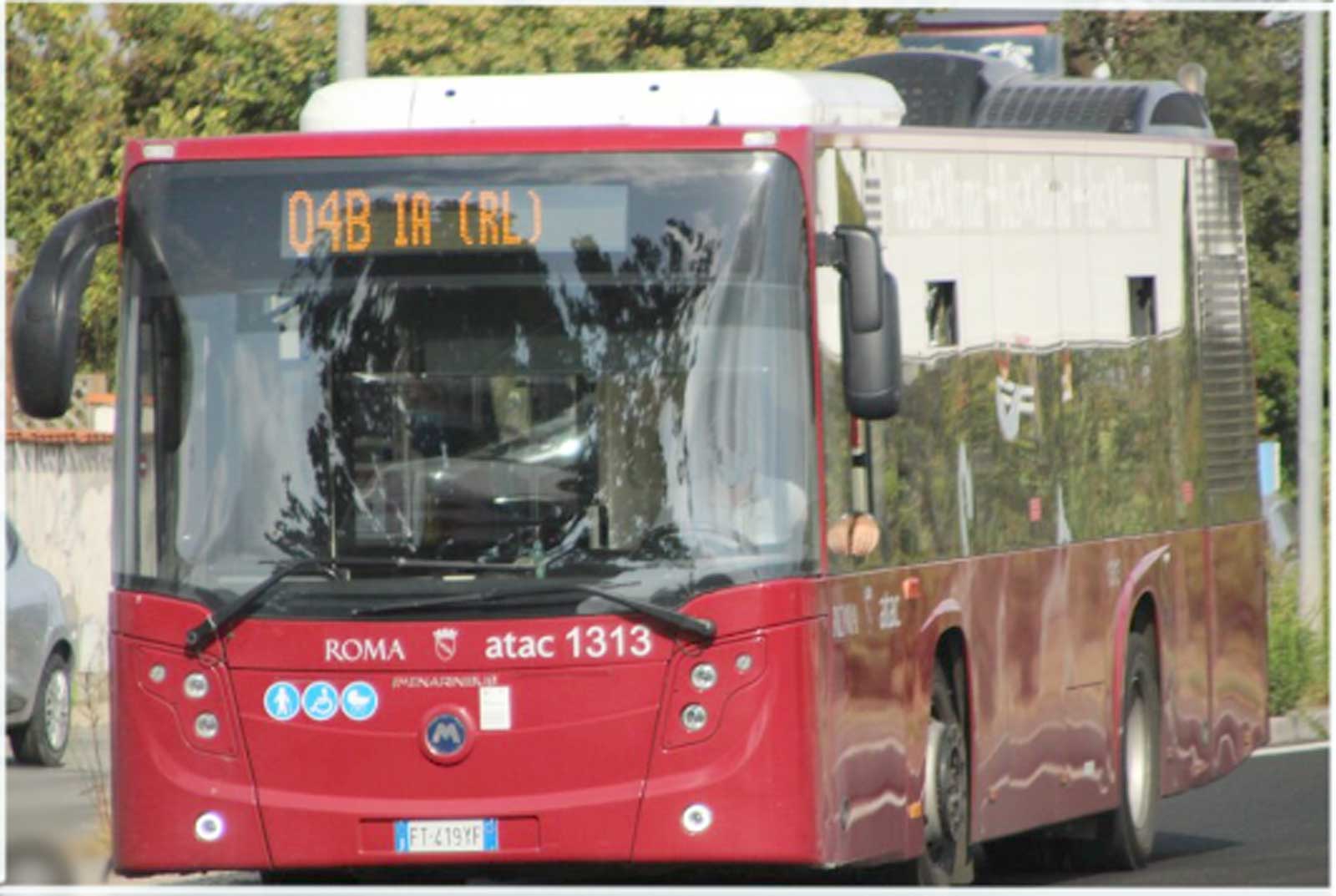 Roma, bus Atac su via Ostiense