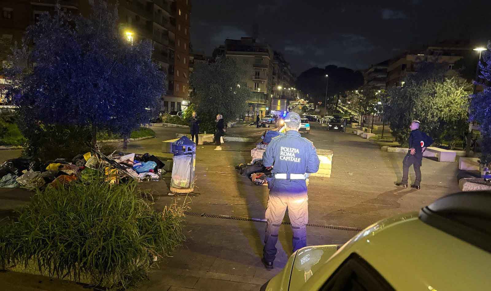 Roma, maxi sequestro di merce illegale: Centocelle ed Esquilino "ripulite" dalla Polizia