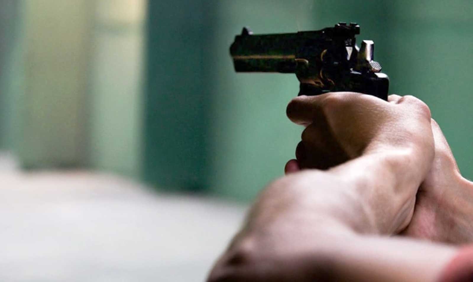 Roma, studente in aula con la pistola carica, alla Bufalotta